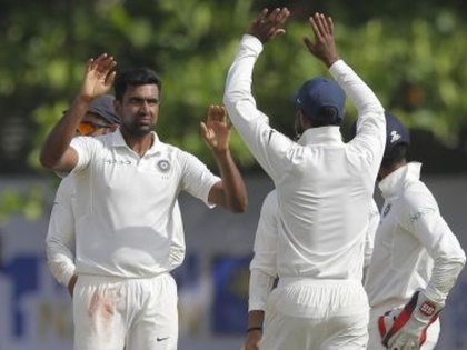 India vs England 1st Test: Laxman tells about Ashwin's bowling mystery | India vs Englad 1st Test: अश्विनच्या यशाचे रहस्य सांगतोय लक्ष्मण